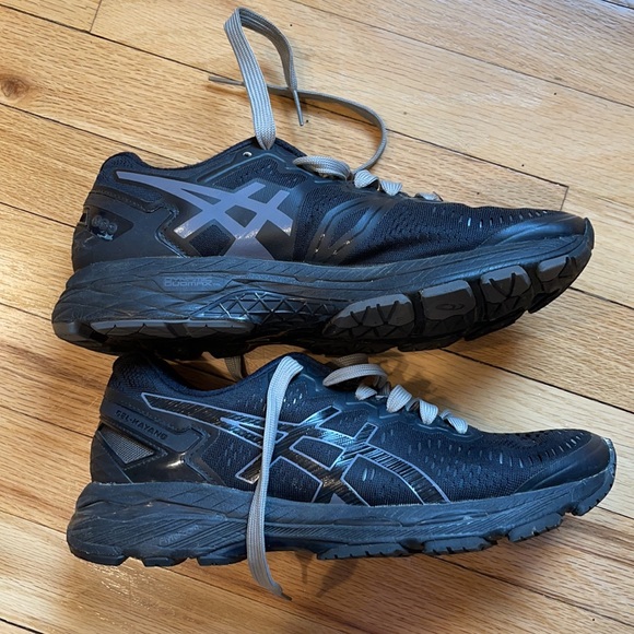 Asics - Picture 2 of 8